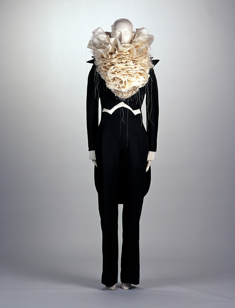 Hate (uit de collectie: Haute couture lente-zomer 1999)